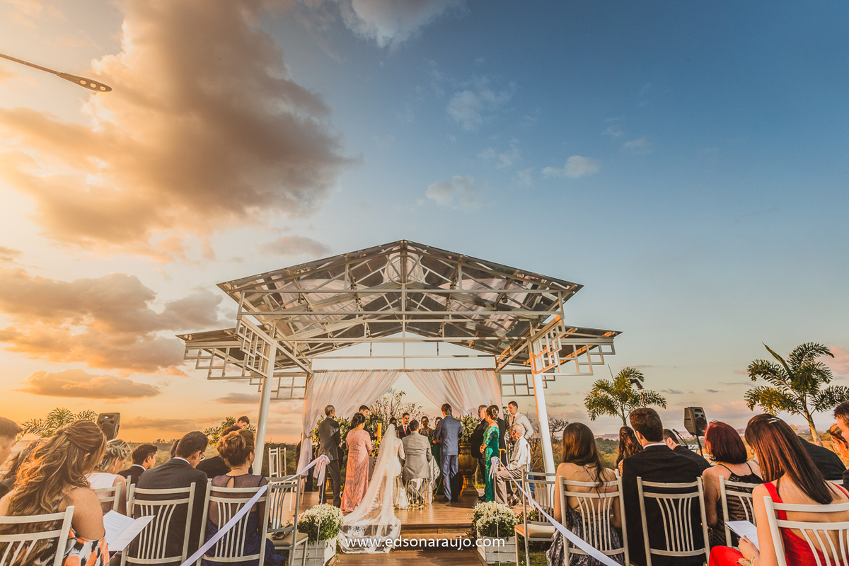 Casamento_da_Fabiola_e_Henrique_em_Patos_de_Minas_MG._Sitio_toe_do_jo,_casamento_lindo_ao_ar_livre_em_patos_de_minas,_casamento_ao_por_do_sol,_com_o_melhor_fotografo_de_casamentos_edson araujo,_barbara_maquiagens,_nice,_toe_do_jo 