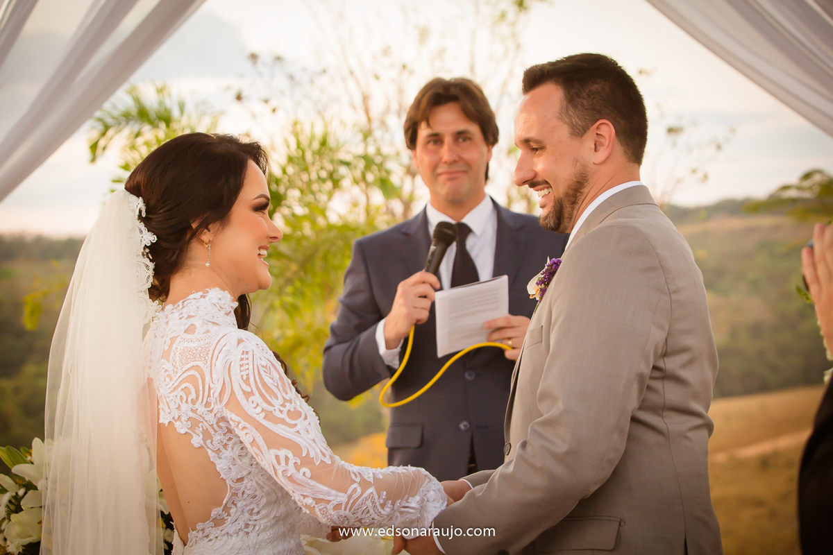Casamento_da_Fabiola_e_Henrique_em_Patos_de_Minas_MG._Sitio_toe_do_jo,_casamento_lindo_ao_ar_livre_em_patos_de_minas,_casamento_ao_por_do_sol,_com_o_melhor_fotografo_de_casamentos_edson araujo,_barbara_maquiagens,_nice,_toe_do_jo 
