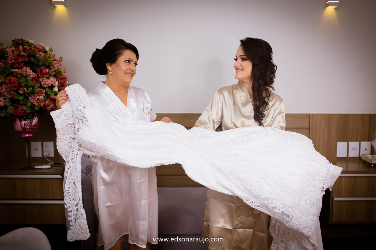 Casamento da Fabiola e Henrique em Patos de Minas MG.  Sitio toe do jo, casamento lindo ao ar livre em patos de minas, casamento ao por do sol, com o melhor fotografo de casamentos edson araujo, barbara maquiagens, nice, toe do jo 