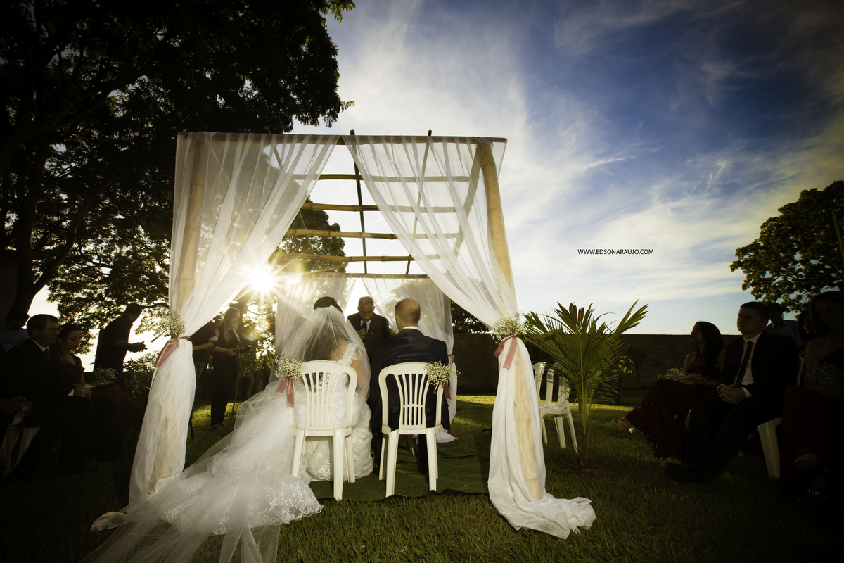 Casamento lindo no campo da Marlei e Jose Mario em Lagoa Grande em MG, Casamento ao por do sol, casamento no gramado, edson araujo fotografias, melhor fotografo de patos de minas e regiao, melhor fotografo de casamentos.