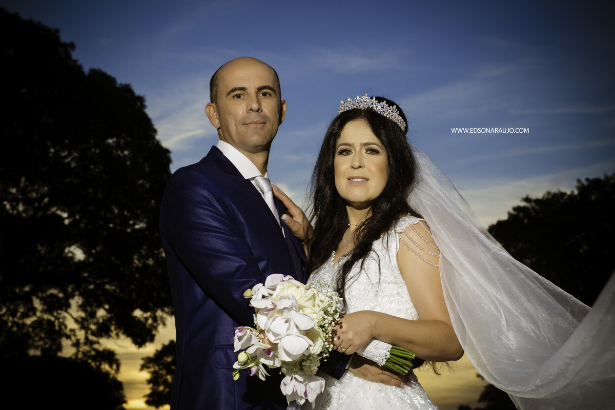 Casamento lindo no campo da Marlei e Jose Mario em Lagoa Grande em MG, Casamento ao por do sol, casamento no gramado, edson araujo fotografias, melhor fotografo de patos de minas e regiao, melhor fotografo de casamentos.