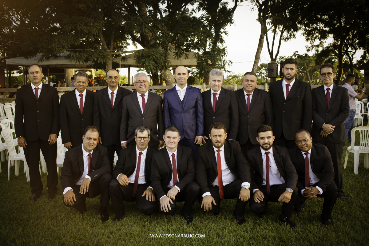 Casamento lindo no campo da Marlei e Jose Mario em Lagoa Grande em MG, Casamento ao por do sol, casamento no gramado, edson araujo fotografias, melhor fotografo de patos de minas e regiao, melhor fotografo de casamentos.