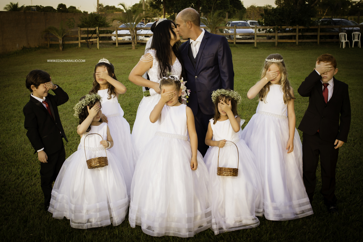 Casamento lindo no campo da Marlei e Jose Mario em Lagoa Grande em MG, Casamento ao por do sol, casamento no gramado, edson araujo fotografias, melhor fotografo de patos de minas e regiao, melhor fotografo de casamentos.