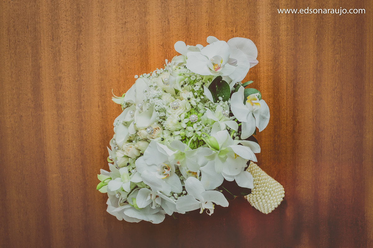 Decoração de casamentos em João Pinheiro, Igreja Matriz, Maquiagem de noiva, Cantores de casamento, João Pinheiro, Edson Araujo Fotografias, Vestido de noiva, vestido de madrinhas, Buquê de noiva