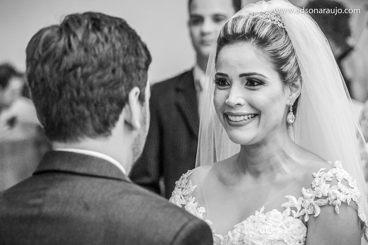 Decoração de casamentos em João Pinheiro, Igreja Matriz, Maquiagem de noiva, Cantores de casamento, João Pinheiro, Edson Araujo Fotografias, Vestido de noiva, vestido de madrinhas, Buquê de noiva