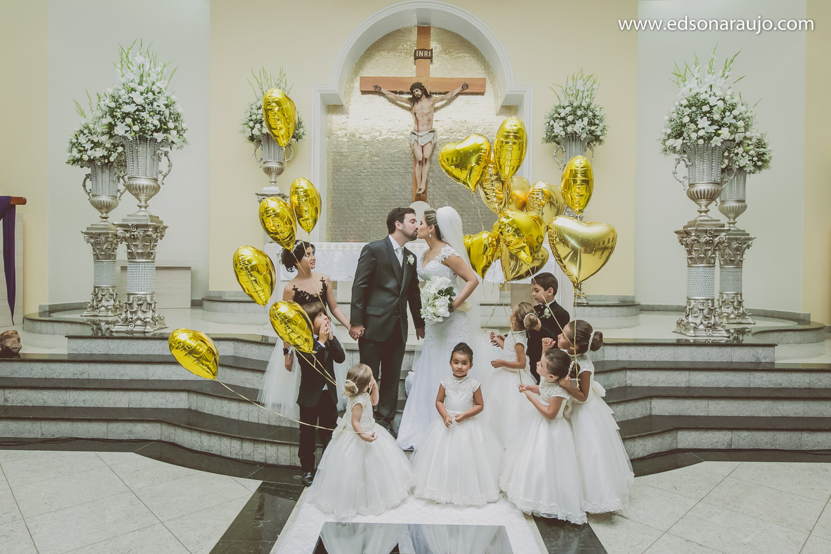 Decoração de casamentos em João Pinheiro, Igreja Matriz, Maquiagem de noiva, Cantores de casamento, João Pinheiro, Edson Araujo Fotografias, Vestido de noiva, vestido de madrinhas, Buquê de noiva