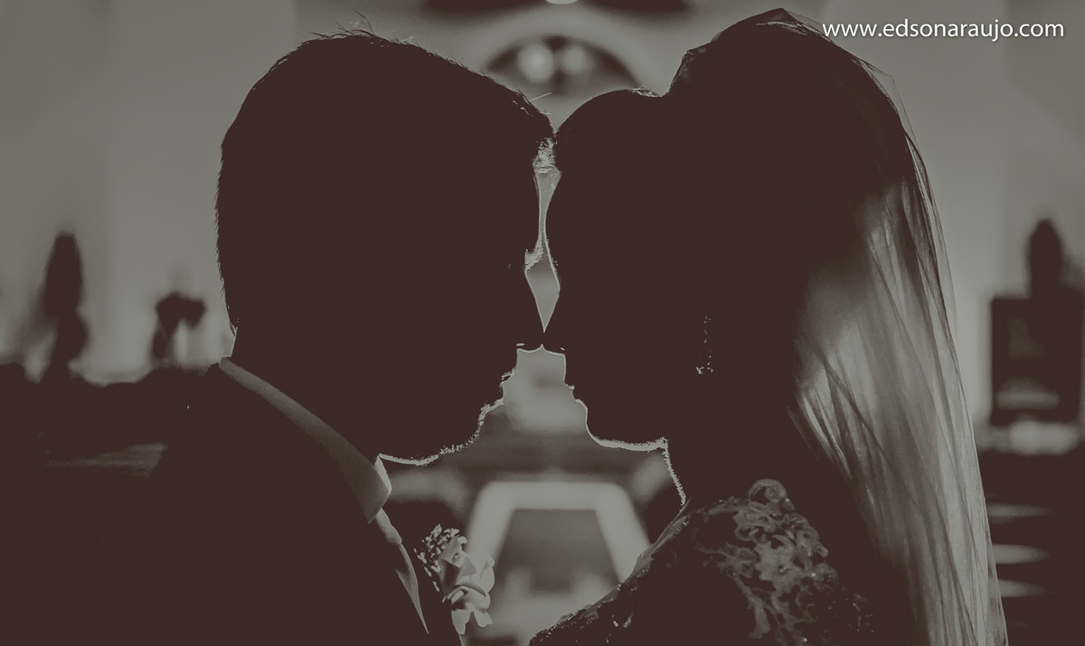 Decoração de casamentos em João Pinheiro, Igreja Matriz, Maquiagem de noiva, Cantores de casamento, João Pinheiro, Edson Araujo Fotografias, Vestido de noiva, vestido de madrinhas, Buquê de noiva