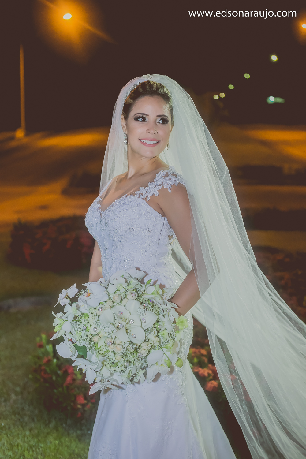 Decoração de casamentos em João Pinheiro, Igreja Matriz, Maquiagem de noiva, Cantores de casamento, João Pinheiro, Edson Araujo Fotografias, Vestido de noiva, vestido de madrinhas, Buquê de noiva