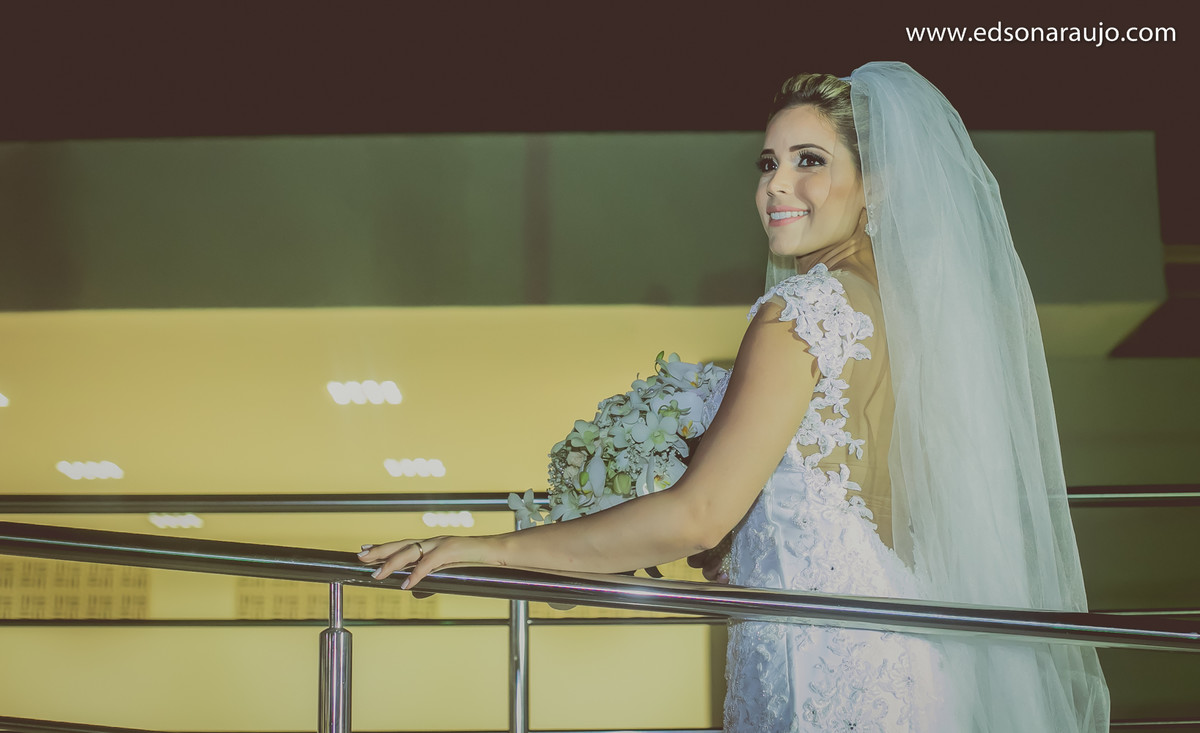 Decoração de casamentos em João Pinheiro, Igreja Matriz, Maquiagem de noiva, Cantores de casamento, João Pinheiro, Edson Araujo Fotografias, Vestido de noiva, vestido de madrinhas, Buquê de noiva
