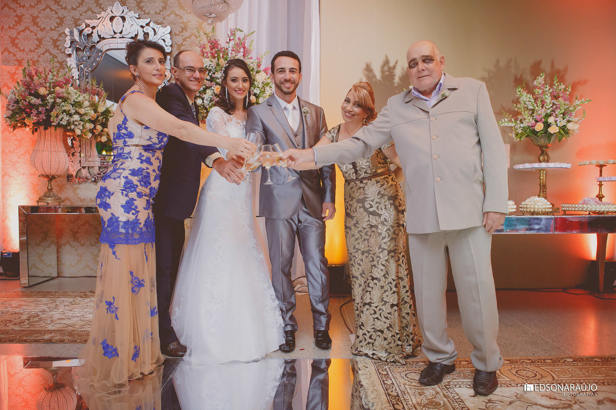 Edson, Edson ARaujo, Edson Araujo Fotografias, Noivas de João Pinheiro, Vestido de noiva, buque vermelhor, véu de noiva, Riviera, Salão do kika,