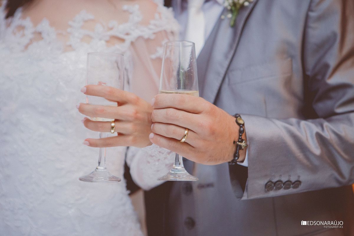 Edson, Edson ARaujo, Edson Araujo Fotografias, Noivas de João Pinheiro, Vestido de noiva, buque vermelhor, véu de noiva, Riviera, Salão do kika,