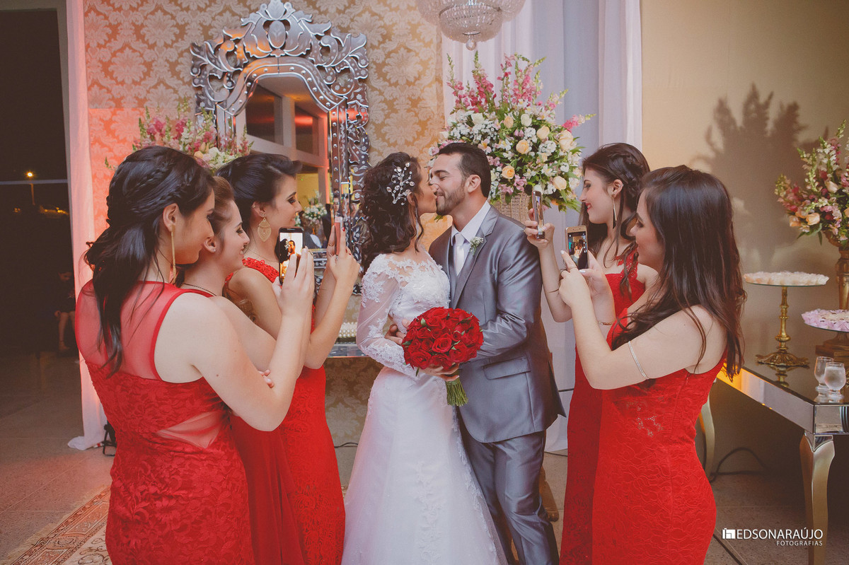 Edson, Edson ARaujo, Edson Araujo Fotografias, Noivas de João Pinheiro, Vestido de noiva, buque vermelhor, véu de noiva, Riviera, Salão do kika,