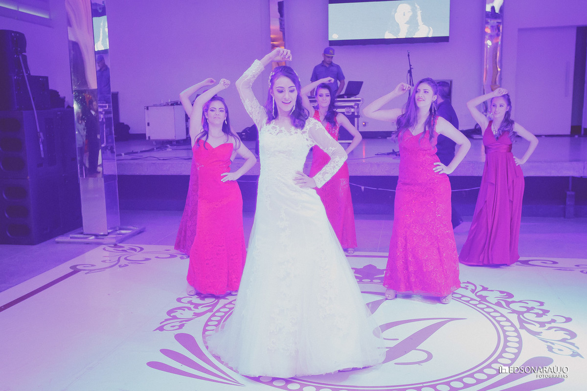Edson, Edson ARaujo, Edson Araujo Fotografias, Noivas de João Pinheiro, Vestido de noiva, buque vermelhor, véu de noiva, Riviera, Salão do kika,