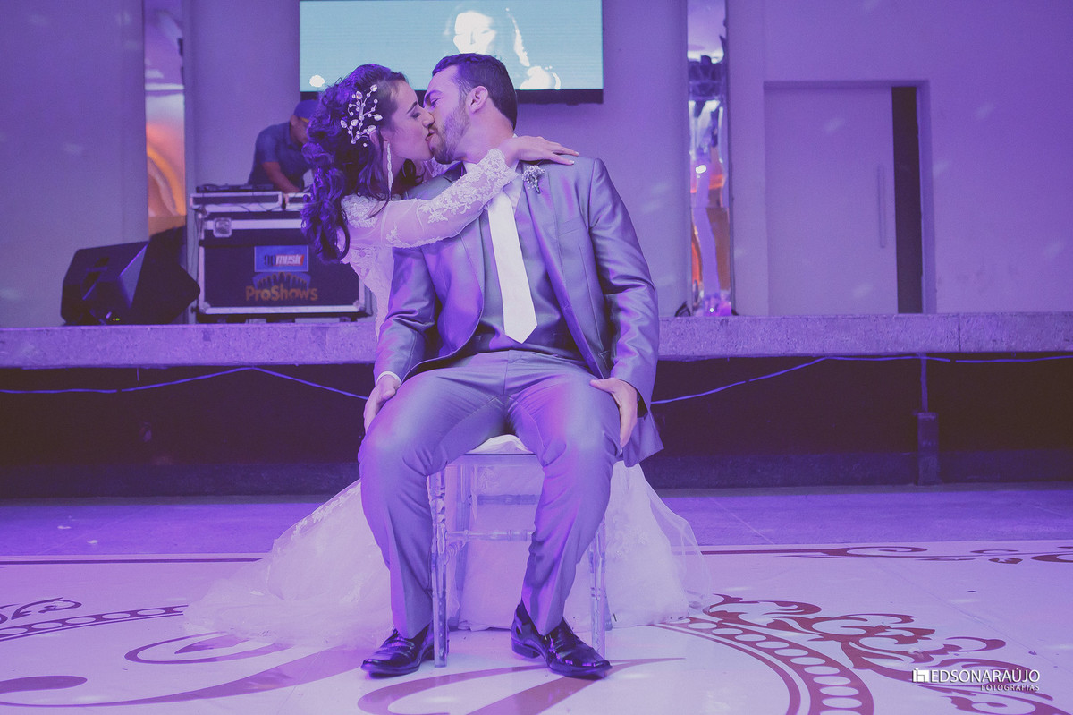 Edson, Edson ARaujo, Edson Araujo Fotografias, Noivas de João Pinheiro, Vestido de noiva, buque vermelhor, véu de noiva, Riviera, Salão do kika,