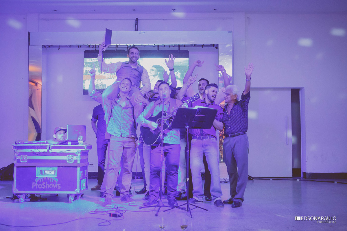 Edson, Edson ARaujo, Edson Araujo Fotografias, Noivas de João Pinheiro, Vestido de noiva, buque vermelhor, véu de noiva, Riviera, Salão do kika,