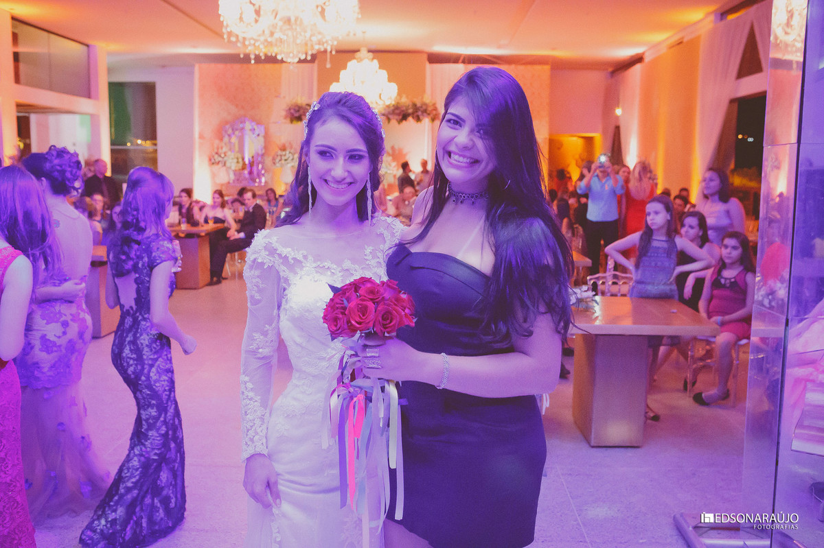 Edson, Edson ARaujo, Edson Araujo Fotografias, Noivas de João Pinheiro, Vestido de noiva, buque vermelhor, véu de noiva, Riviera, Salão do kika,