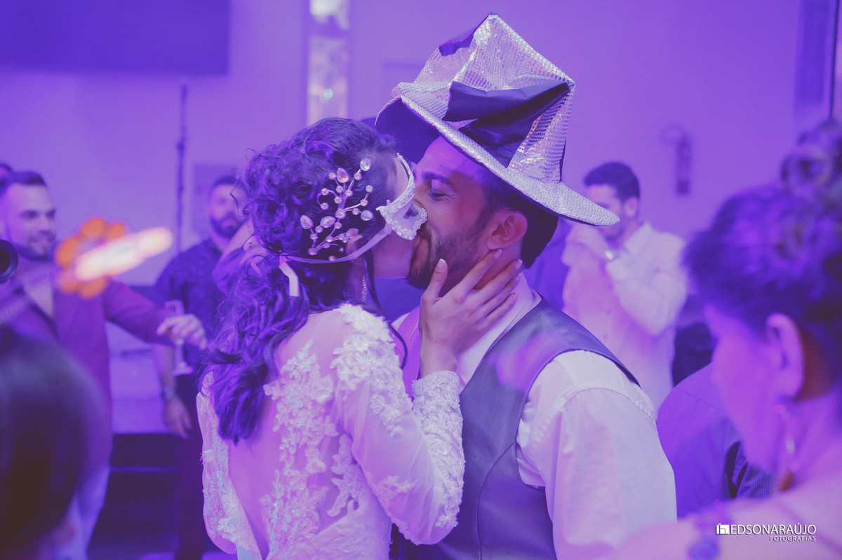 Edson, Edson ARaujo, Edson Araujo Fotografias, Noivas de João Pinheiro, Vestido de noiva, buque vermelhor, véu de noiva, Riviera, Salão do kika,