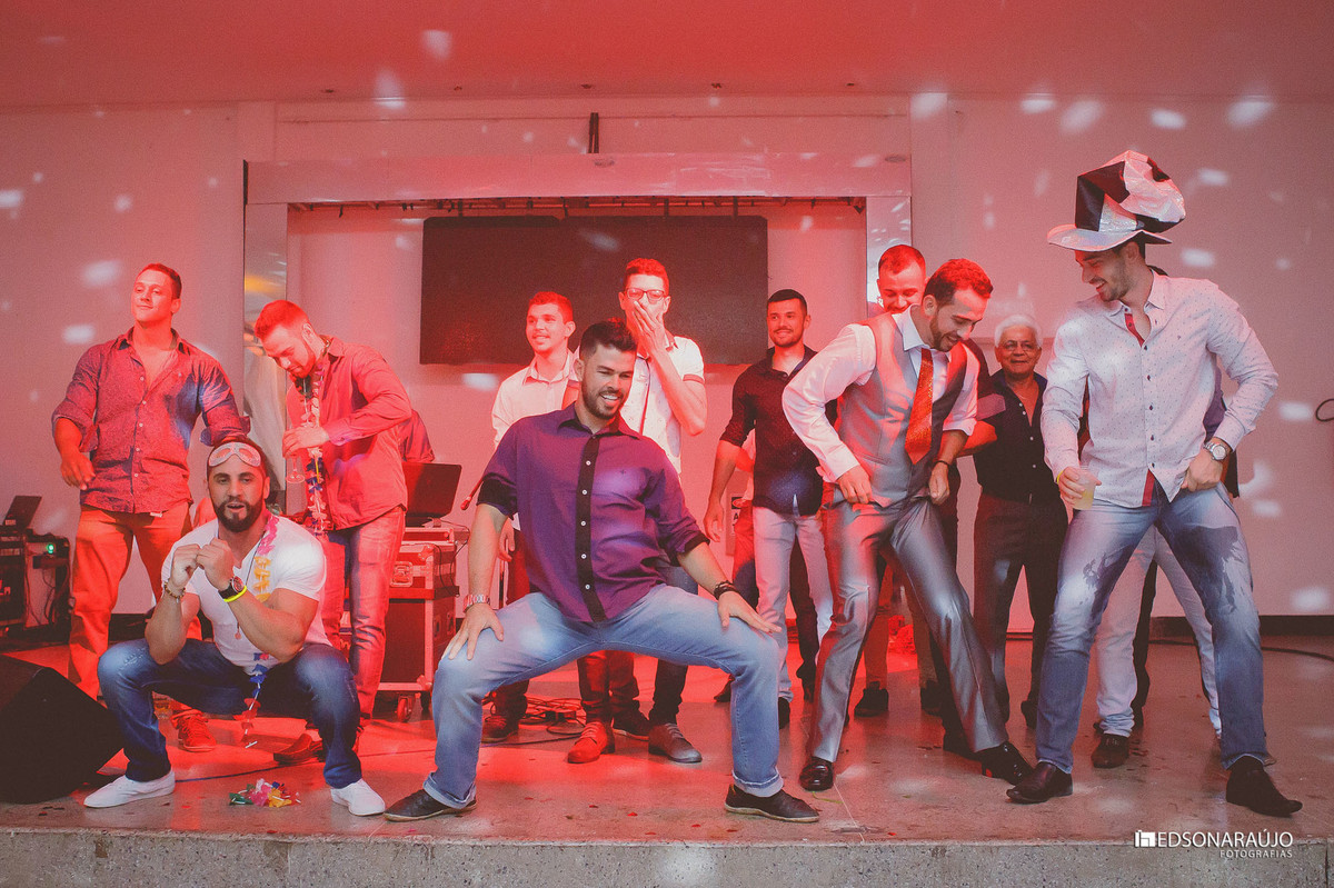 Edson, Edson ARaujo, Edson Araujo Fotografias, Noivas de João Pinheiro, Vestido de noiva, buque vermelhor, véu de noiva, Riviera, Salão do kika,