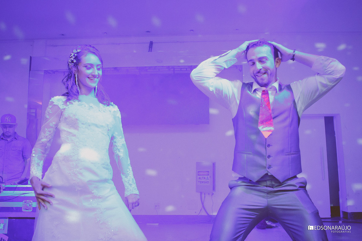 Edson, Edson ARaujo, Edson Araujo Fotografias, Noivas de João Pinheiro, Vestido de noiva, buque vermelhor, véu de noiva, Riviera, Salão do kika,