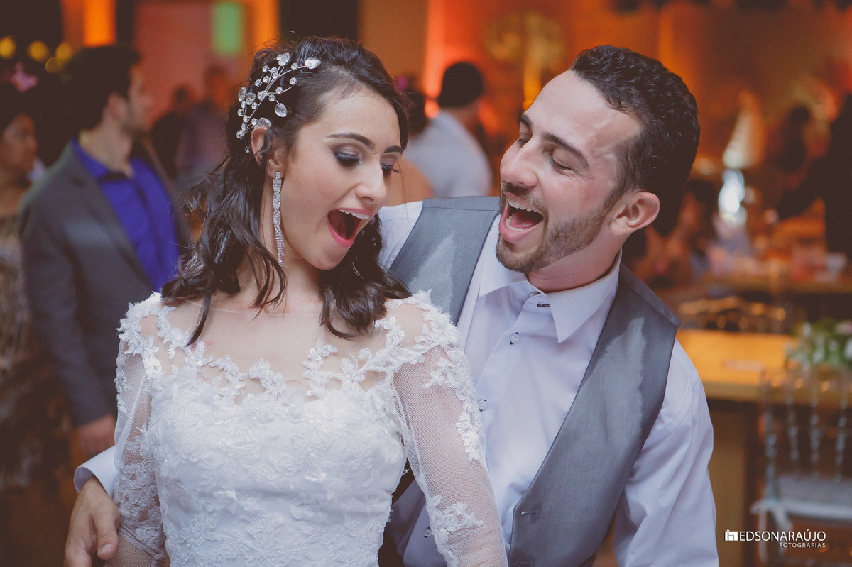 Edson, Edson ARaujo, Edson Araujo Fotografias, Noivas de João Pinheiro, Vestido de noiva, buque vermelhor, véu de noiva, Riviera, Salão do kika,