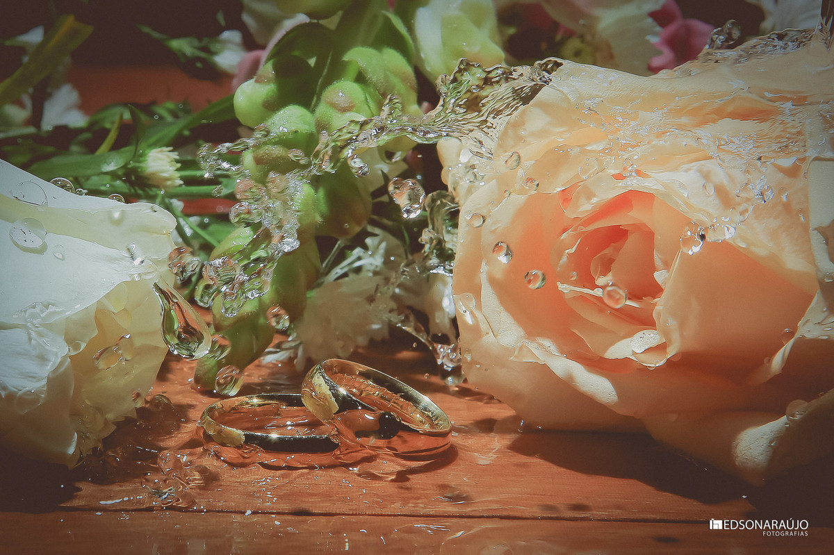 Edson, Edson ARaujo, Edson Araujo Fotografias, Noivas de João Pinheiro, Vestido de noiva, buque vermelhor, véu de noiva, Riviera, Salão do kika,