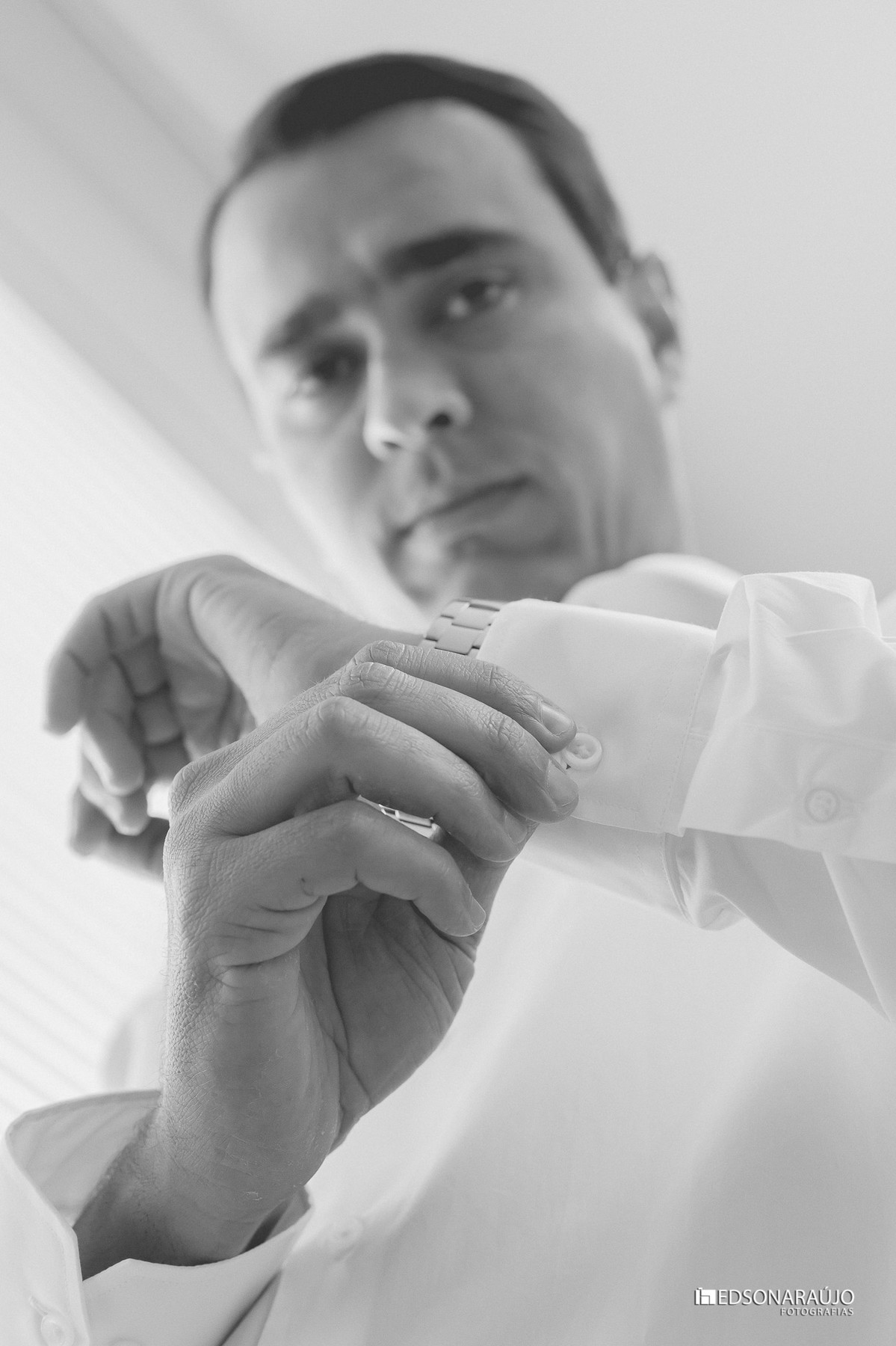 Noivo em Patos, Roupa de noivo, making of de noivo, Casando em Patos, Icasei, Edson Araujo, Conceito Eventos, gravata de noivo, Casar em Patos, Fotógrafo de casamentos em Minas Gerais, fotógrafo.