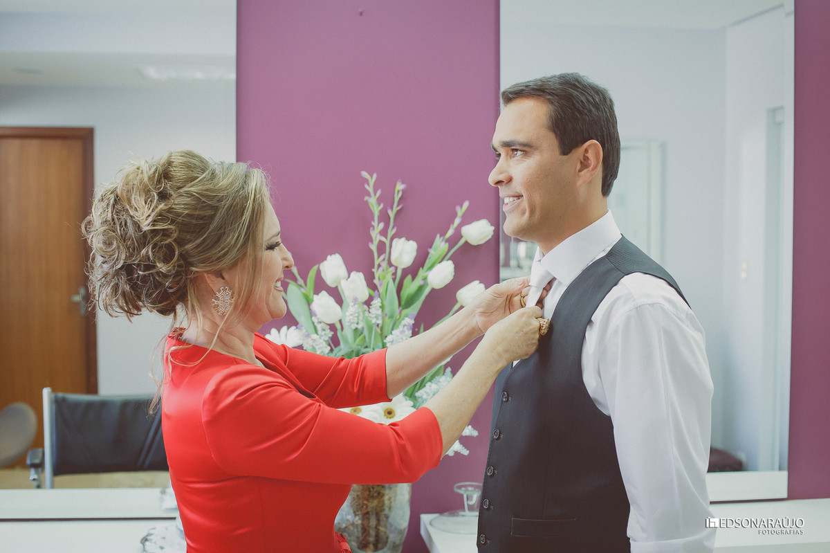 Noivo em Patos, Roupa de noivo, making of de noivo, Casando em Patos, Icasei, Edson Araujo, Conceito Eventos, gravata de noivo, Casar em Patos, Fotógrafo de casamentos em Minas Gerais, fotógrafo.