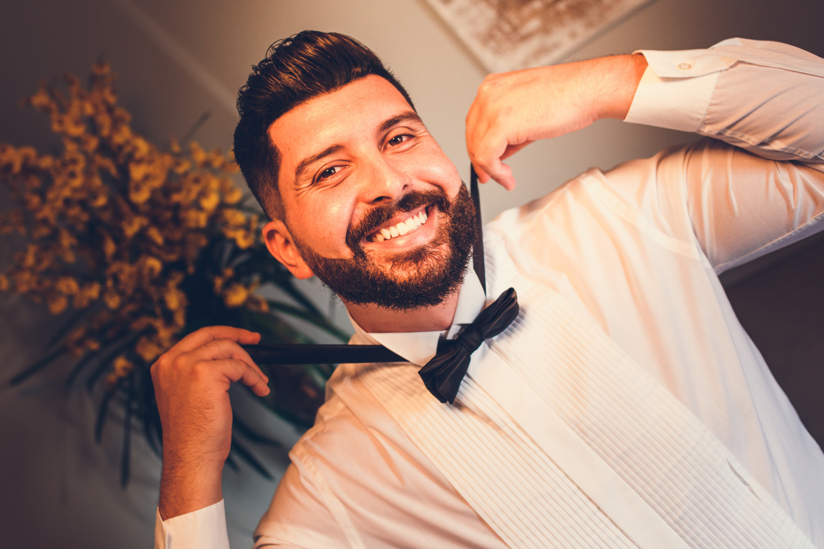 Noivo Heitor em Patos de Minas MG, making of do noivo no Hz Hotel em Patos de Minas MG, Making of noivo, 
gravata borboleta, fotos de noivo, camisa de noivo, edson araujo fotografias 