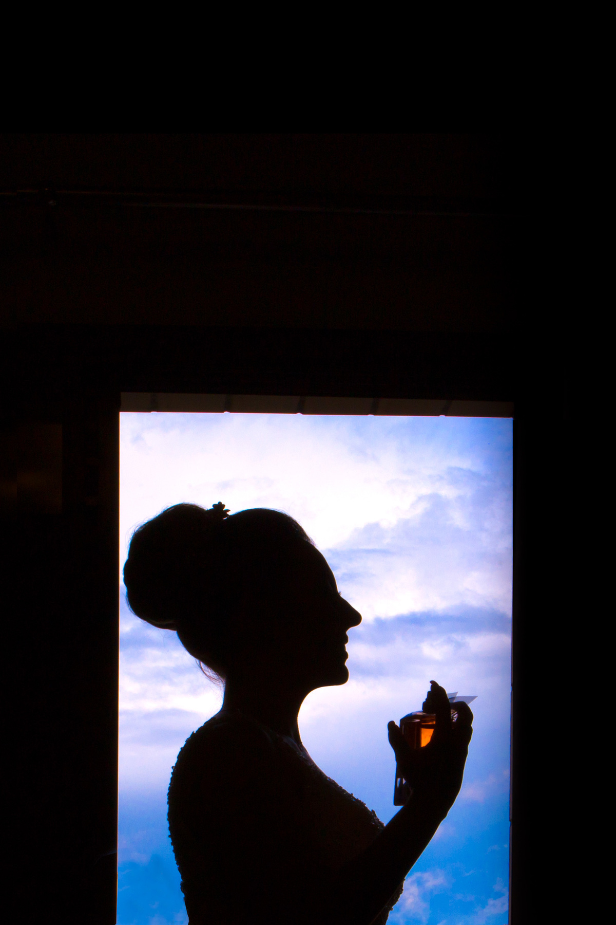 making of da noiva Bruna no Hz Hotel em Patos de Minas, foto silhueta de noiva, fotografo edson araujo 