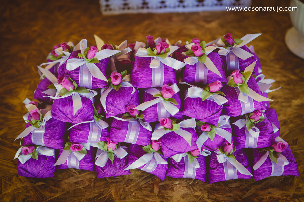 decoração de casamento em Patos de Minas MG, docinhos de casamento, decoração de casamentos, flores para casamento, alianças de casamento, decoração, noiva, noivo, noivos, fotografo de casamento