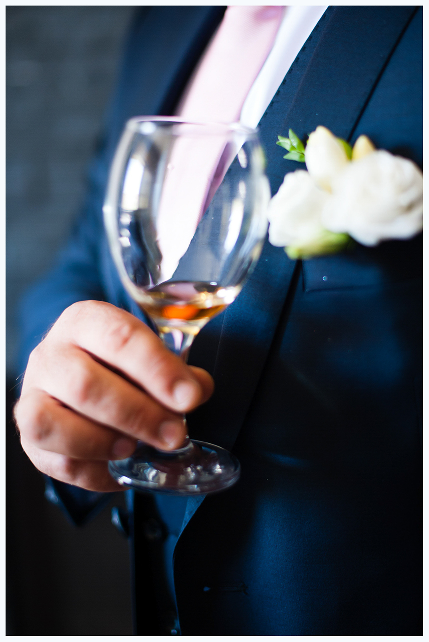 O noivo a beber um bom vinho- No making-of