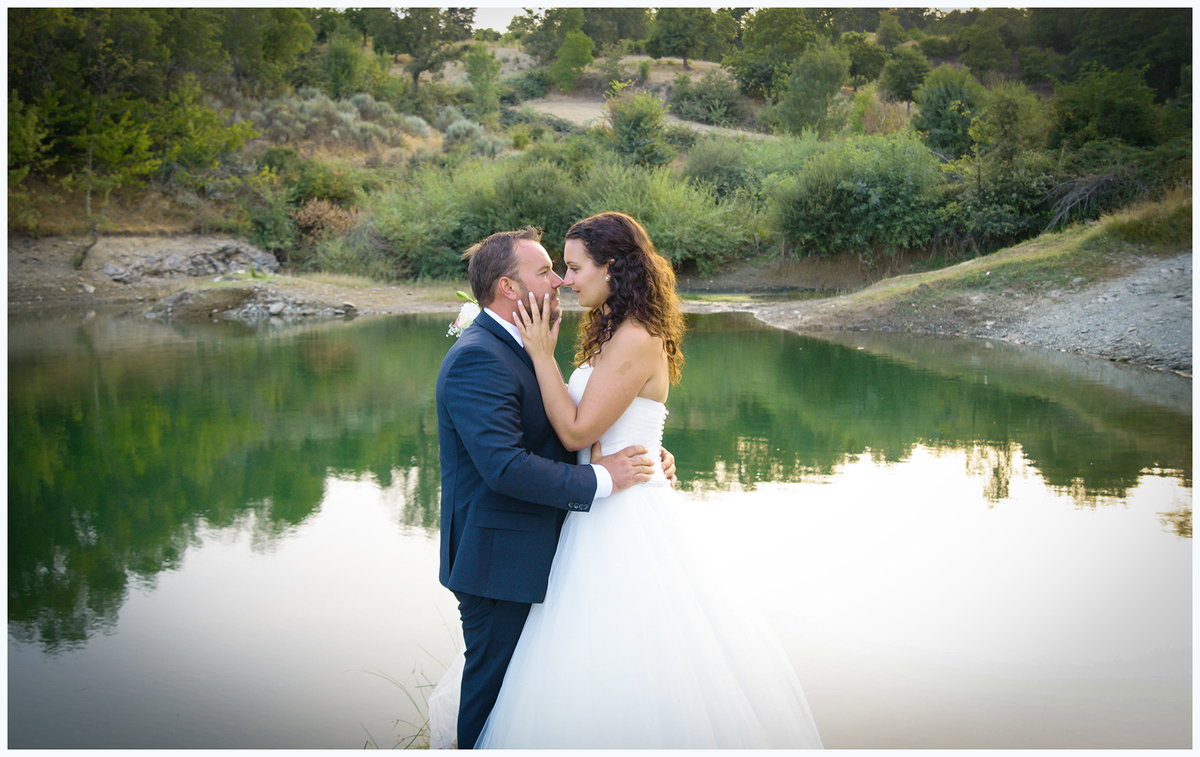 Fotografia dos noivos do Lago do Azibo- Sessão pós casamento