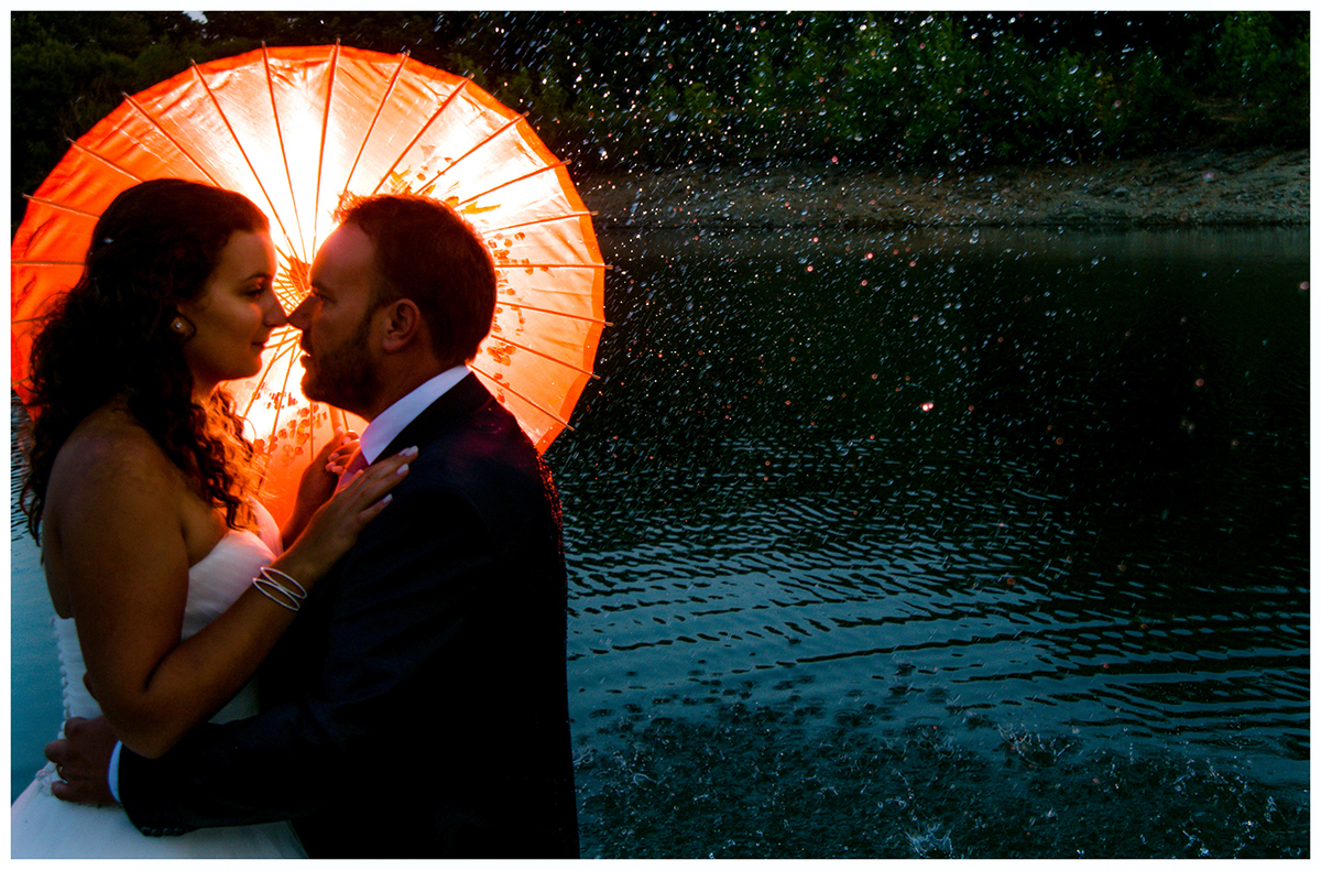 Os noivos no  pôr do sol - Sessão pós casamento