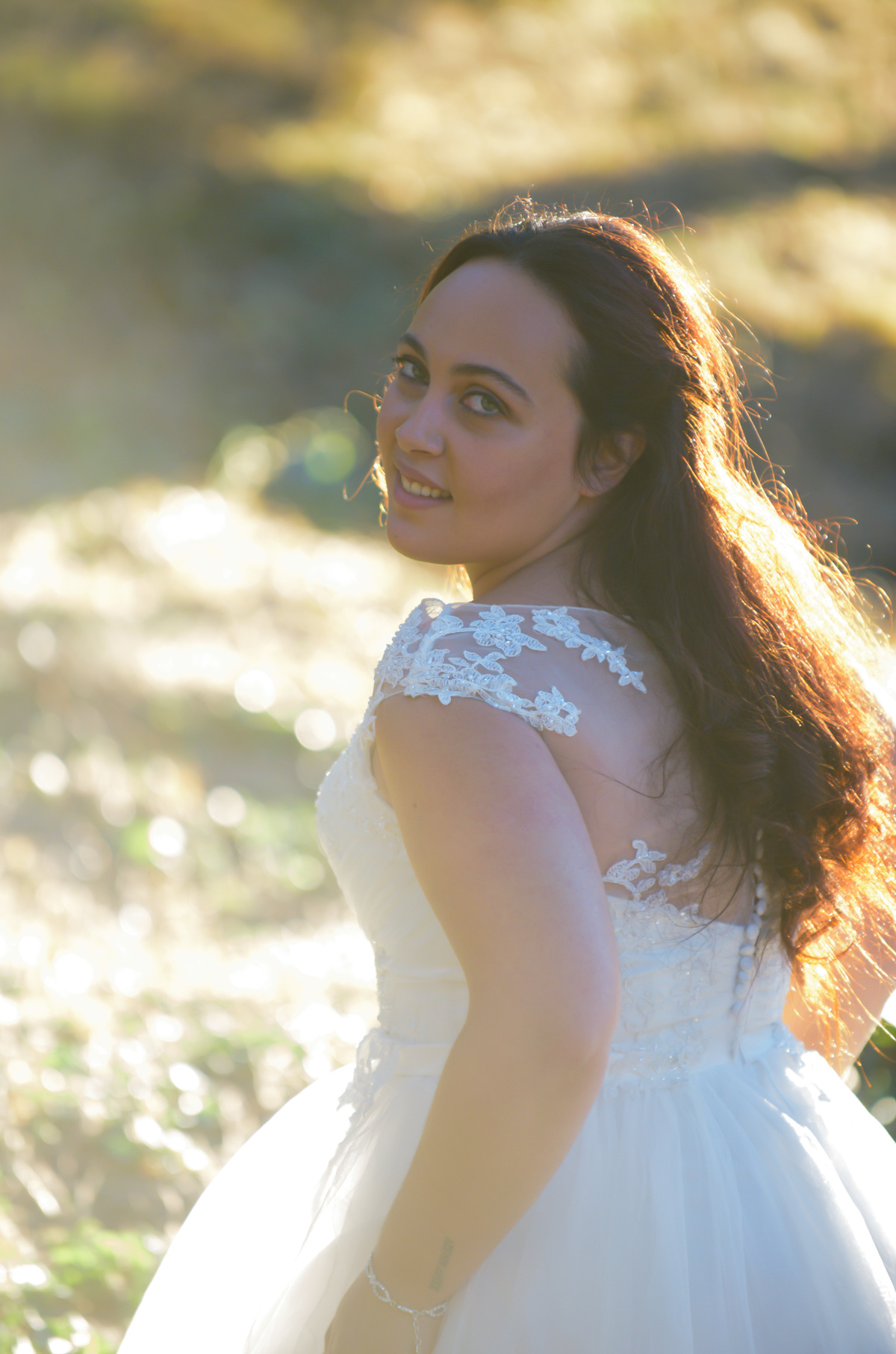   a beleza da noiva em contra-luz-fotografia-casamento-Bragança