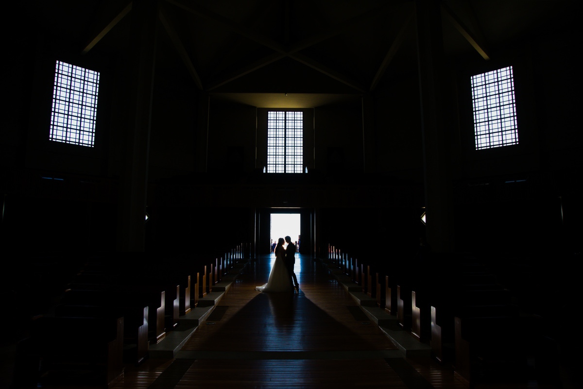 A silhueta na igreja 