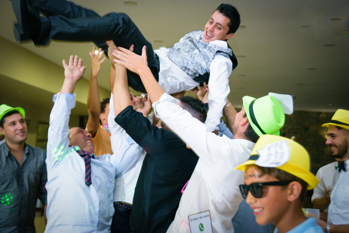 O noivo  e os amigos