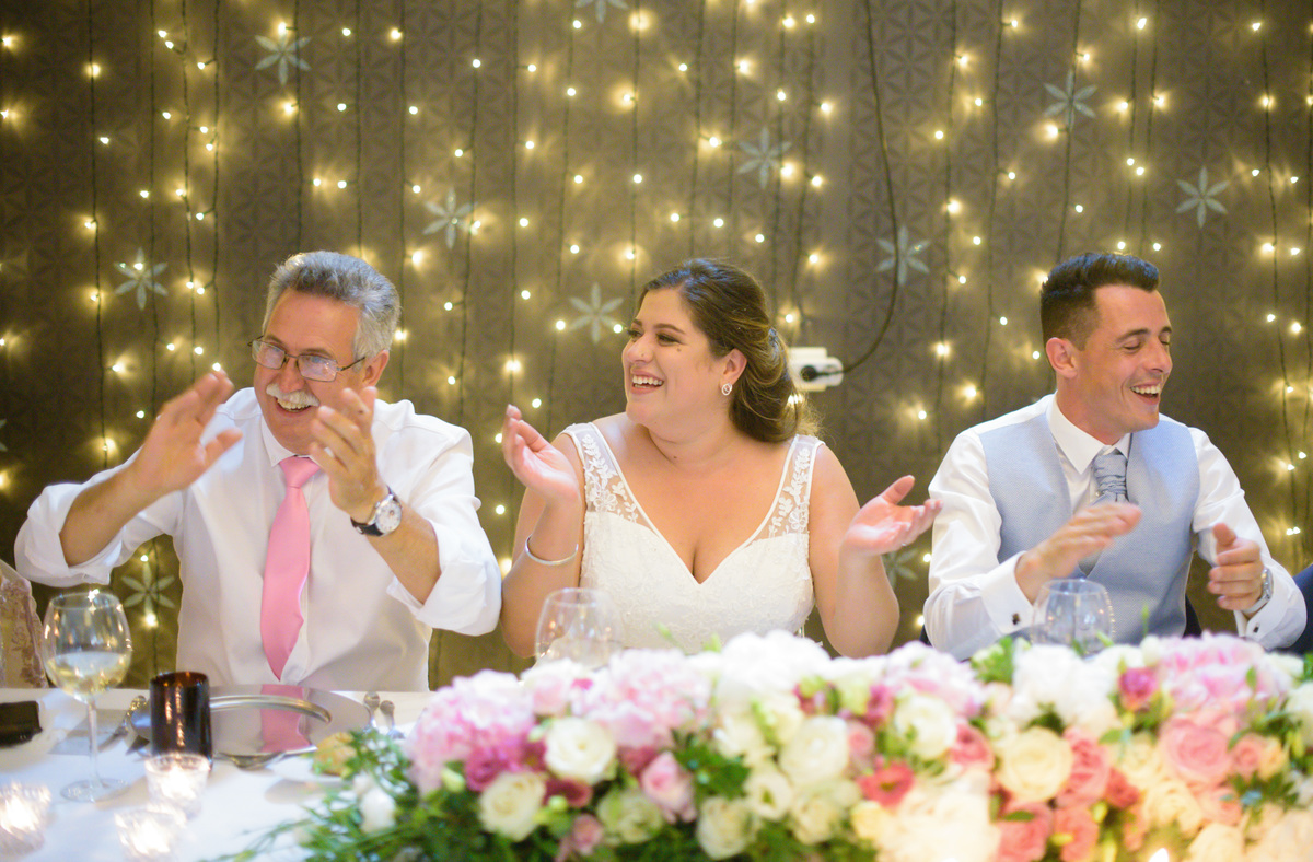 A festa- Noivos divertidos-fotografia de casamento-Bragança