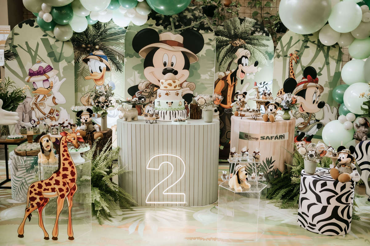 Festa infantil 2 anos menino tema Mickey Safari Buffet Espaço Formigueiro fotógrafa fotos naturais, São Paulo
