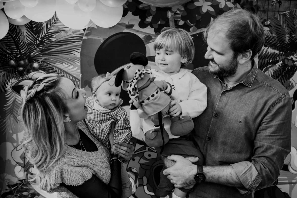 Festa infantil 2 anos menino tema Mickey Safari Buffet Espaço Formigueiro fotógrafa fotos naturais, São Paulo