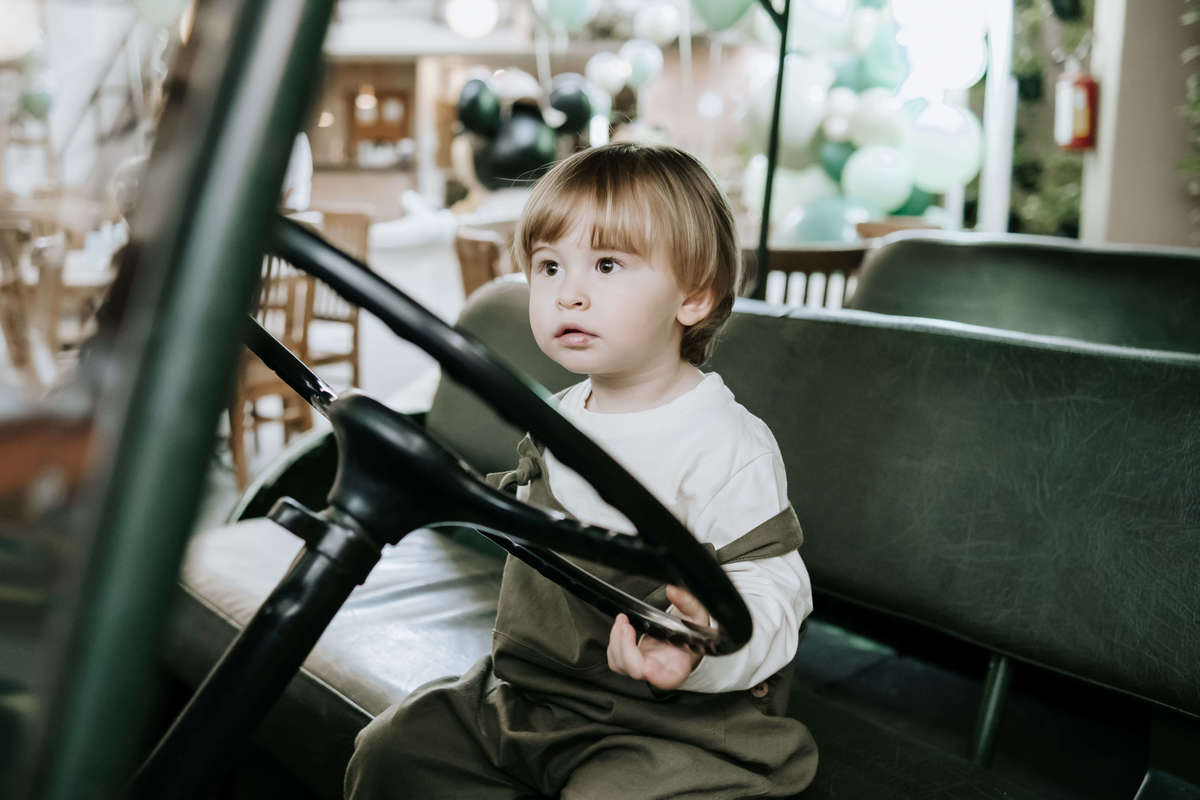 Festa infantil 2 anos menino tema Mickey Safari Buffet Espaço Formigueiro fotógrafa fotos naturais, São Paulo