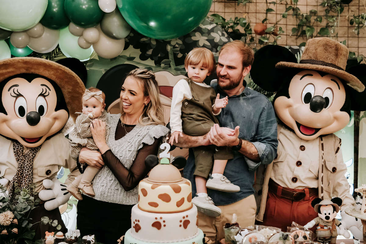 Festa infantil 2 anos menino tema Mickey Safari Buffet Espaço Formigueiro fotógrafa fotos naturais, São Paulo