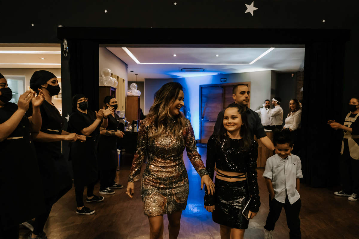 Fotógrafa festa 40 anos decoração minimalista Buffet Showtime Kids São Caetano do Sul