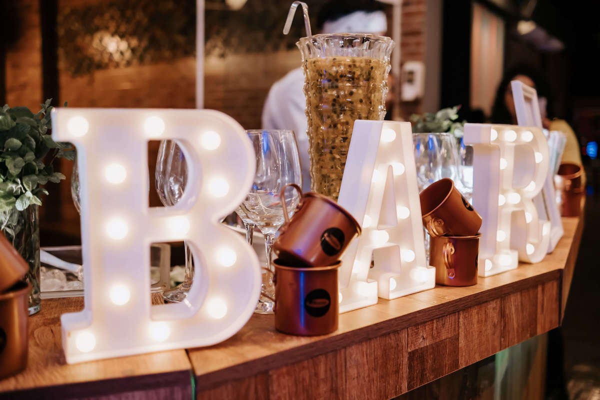 Fotógrafa festa 40 anos decoração minimalista Buffet Showtime Kids São Caetano do Sul