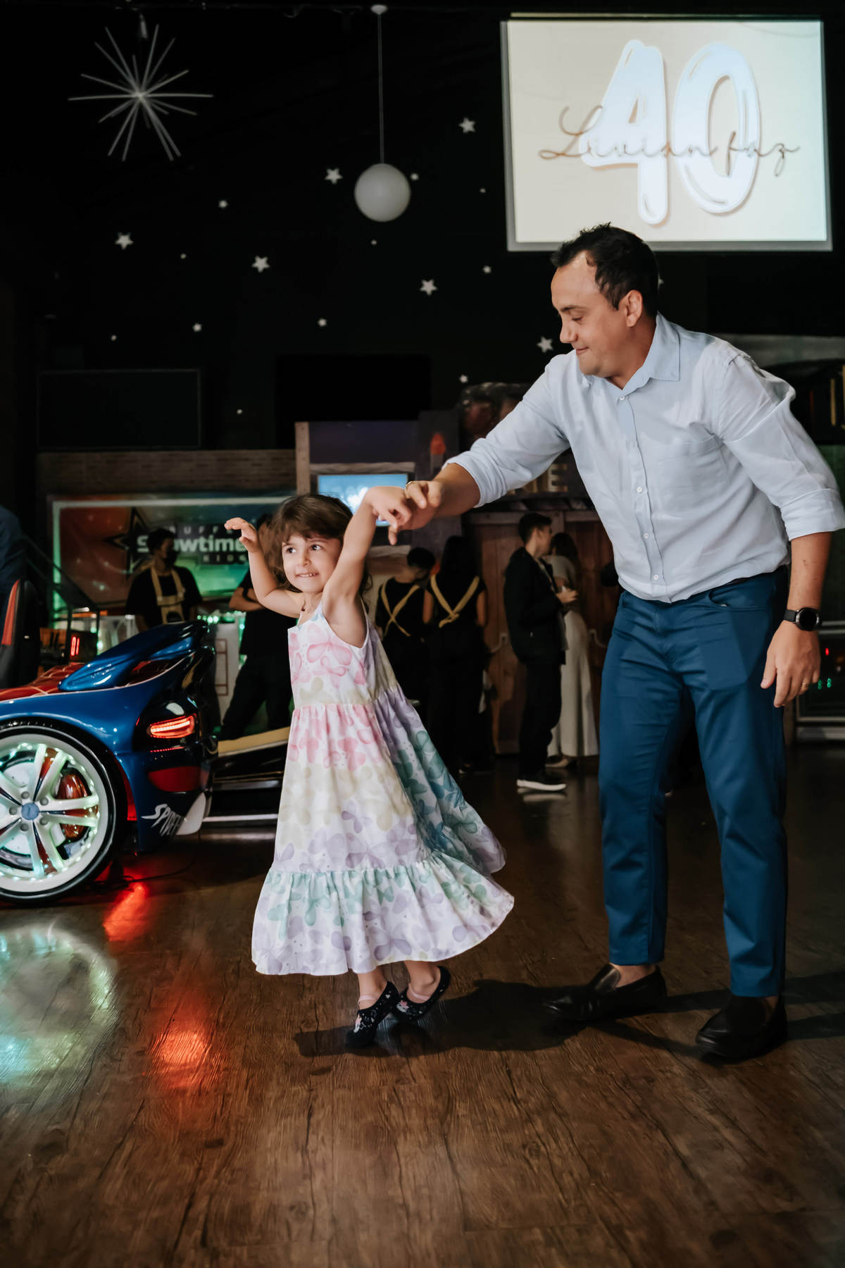 Fotógrafa festa 40 anos decoração minimalista Buffet Showtime Kids São Caetano do Sul