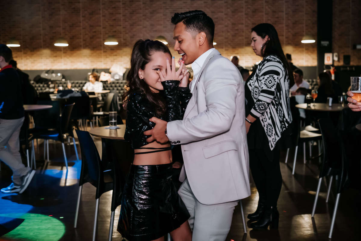 Fotógrafa festa 40 anos decoração minimalista Buffet Showtime Kids São Caetano do Sul