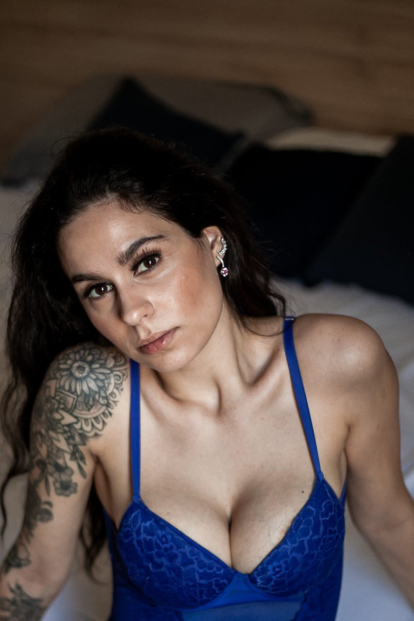 retrato-mulher-com-lingerie-azul