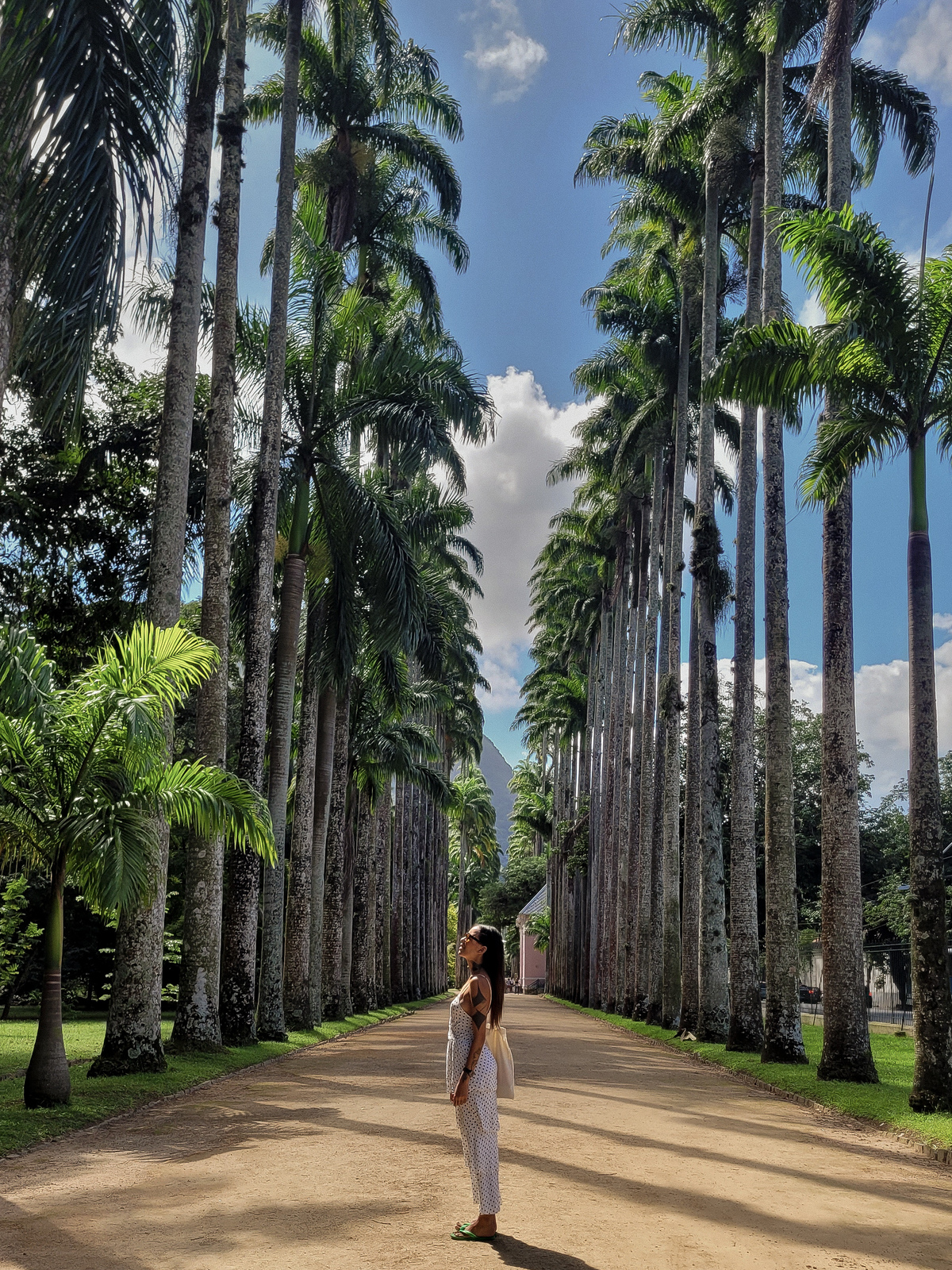 mulher-jardim-botanico-de-lado