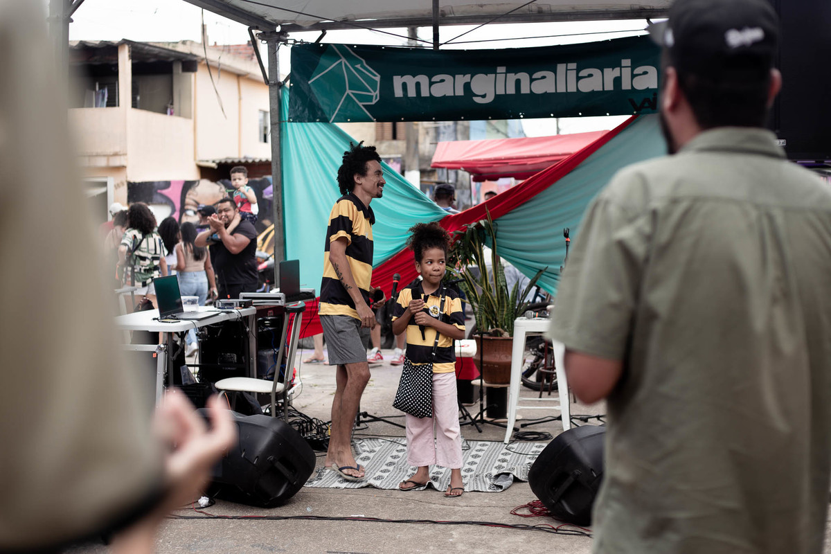 pai-e-filha-cantando