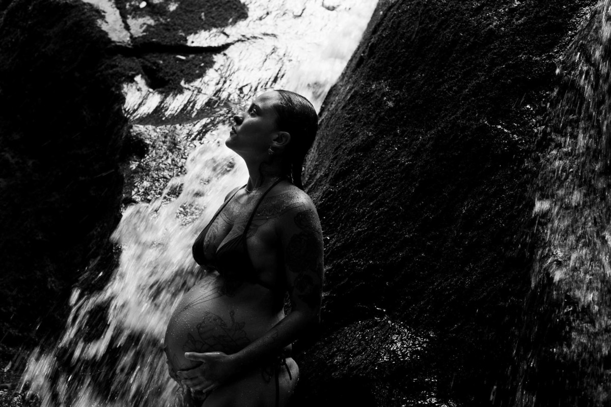gravida-cachoeira-preto-branco
