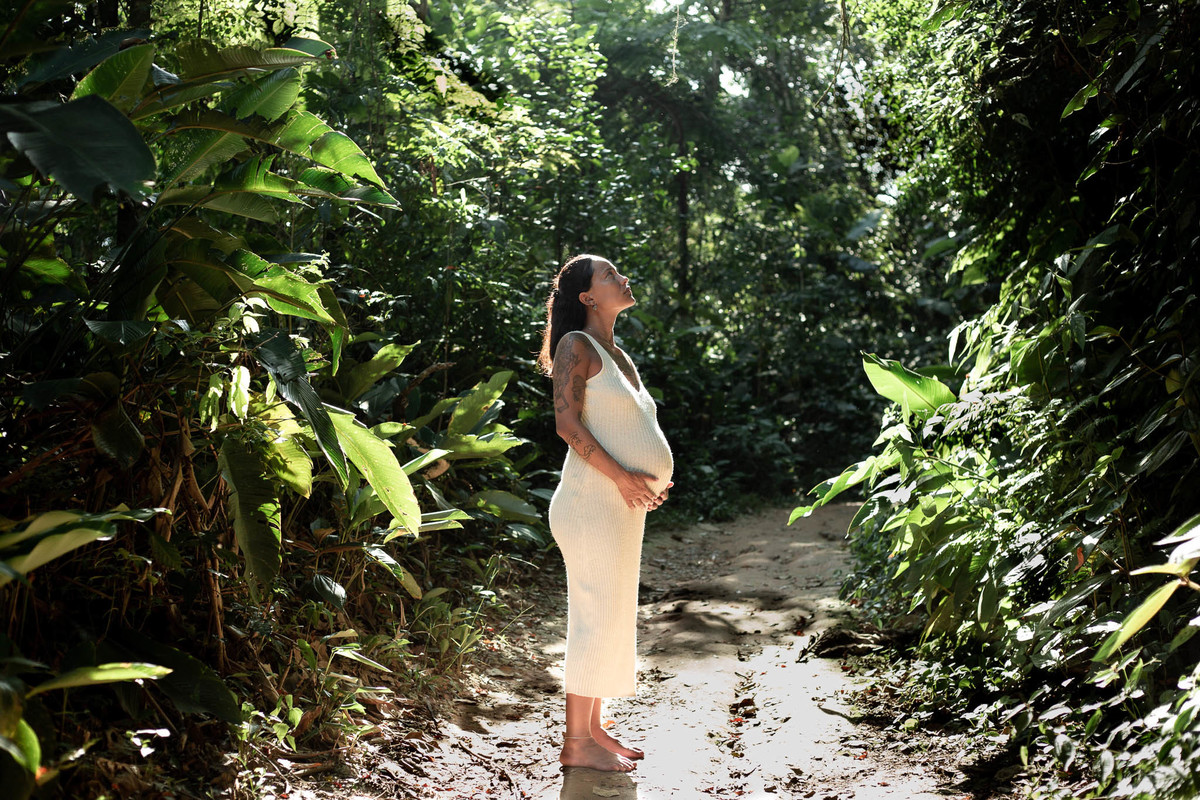 gravida-olhando-para-o-sol